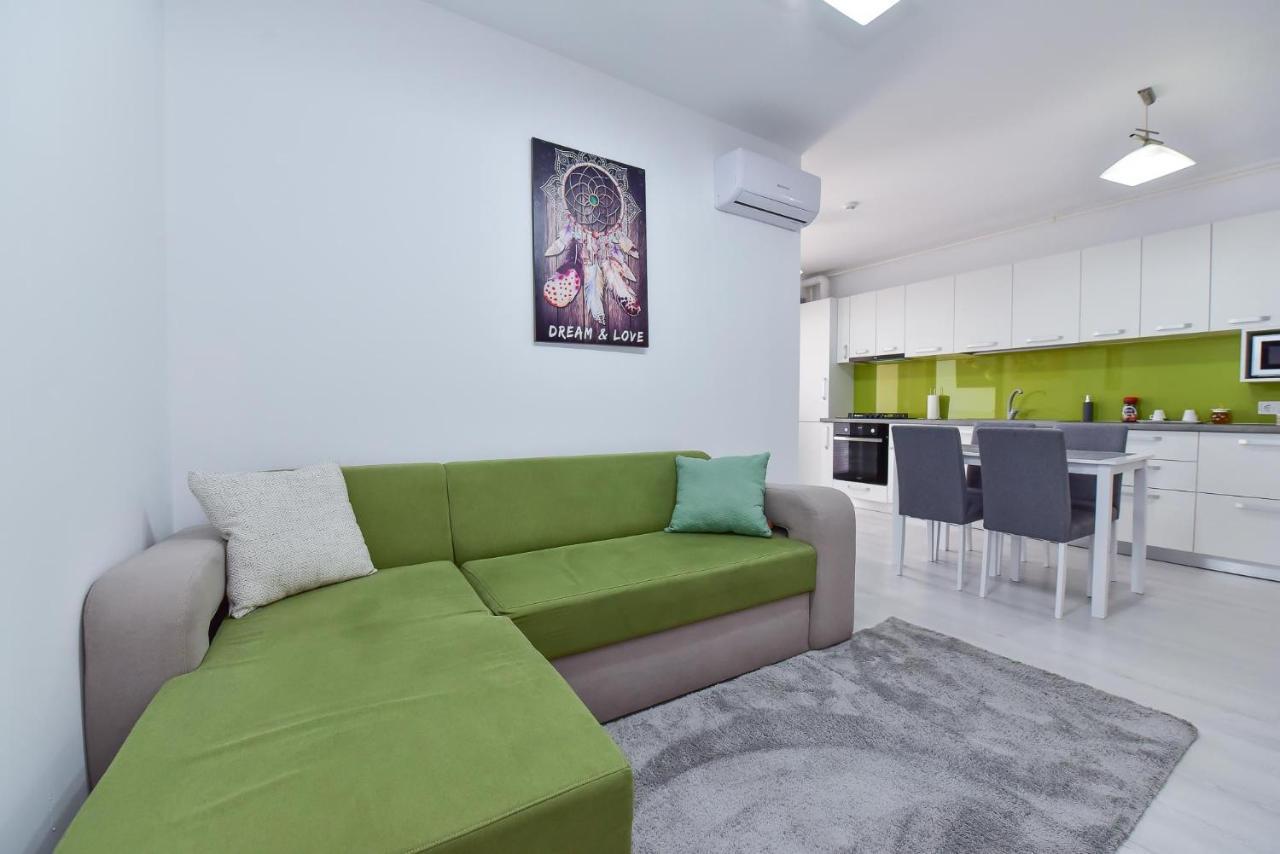 Stylish Stay - Executive - Private Parking And Central Location Орадя Экстерьер фото