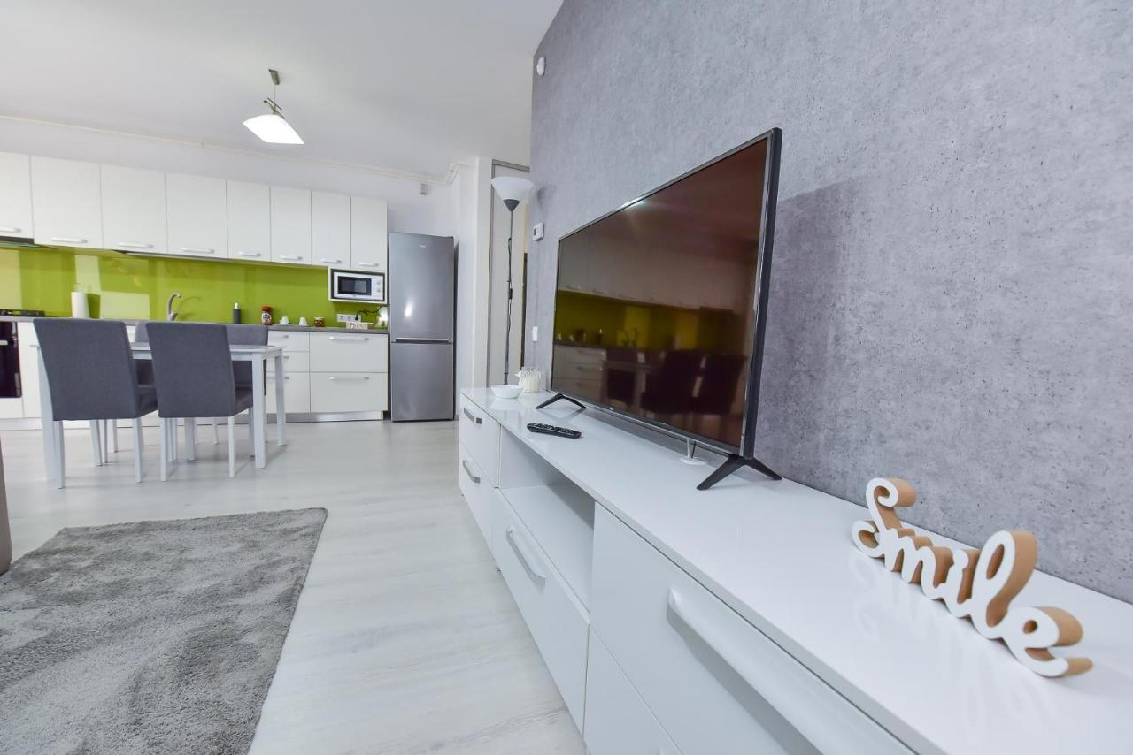 Stylish Stay - Executive - Private Parking And Central Location Орадя Экстерьер фото