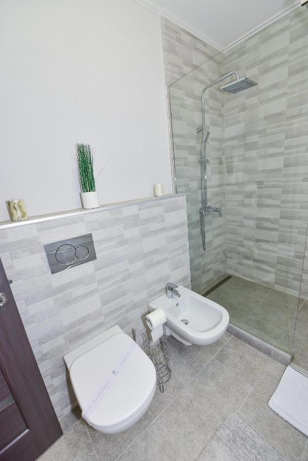 Stylish Stay - Executive - Private Parking And Central Location Орадя Экстерьер фото